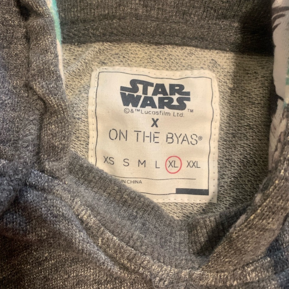 STAR WARS X On the Byas Men’s Sz XL Color Gray Hoodie Floral Stormtrooper - Picture 4 of 4